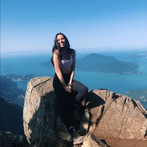 Meet your Posher, Danielle